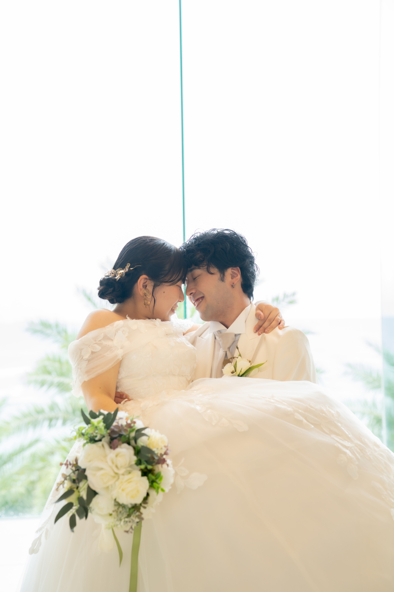 “青い海と青い空"&"本格チャペル"がどちらも楽しめる沖縄のリゾートウェディング