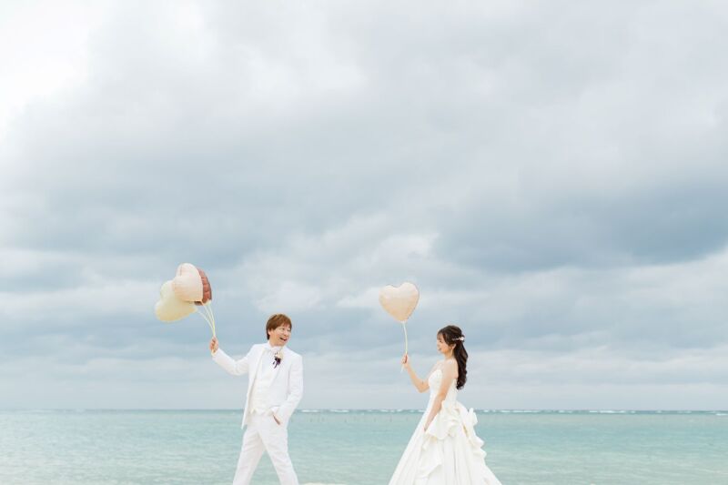 愛を運ぶハートの風船と共に仲良く歩んで♡