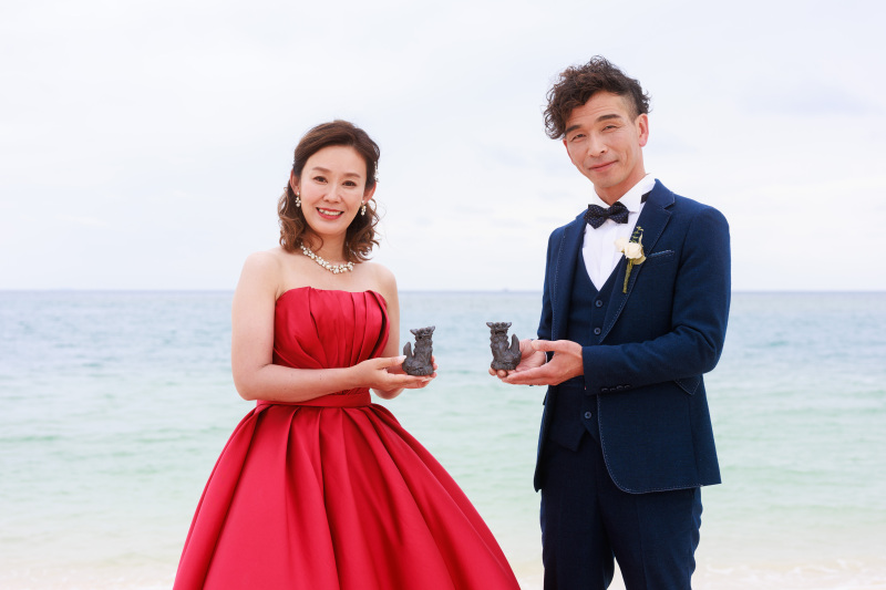 シーサーを持って