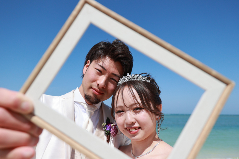 ♡リゾートの景色を背にフレームでオシャレを演出♡