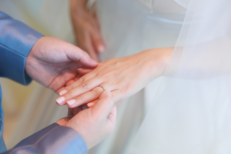 〈挙式風シーンの撮影♪〉挙式で欠かせない指輪交換