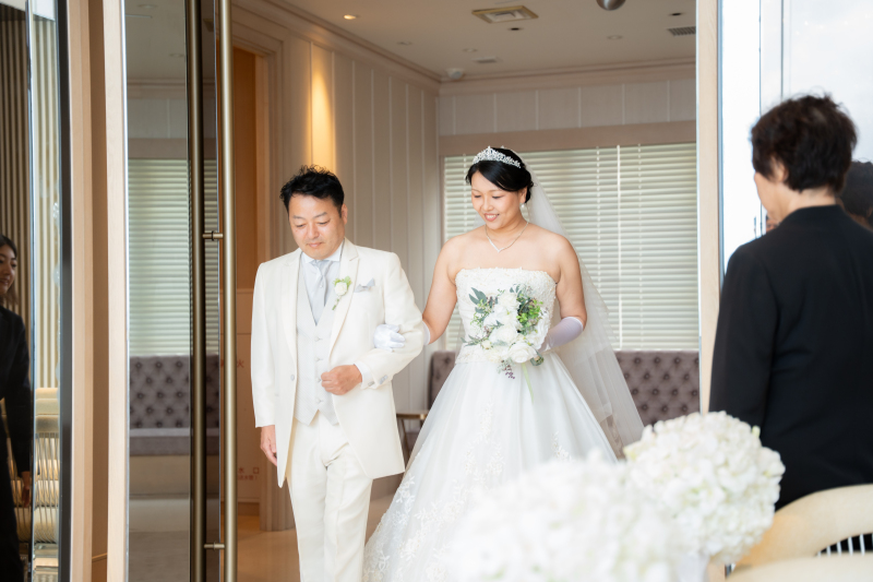 チャペルOPEN♡幸せをかみしめての ご入場です