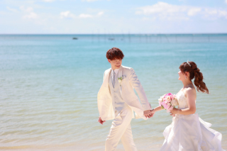 ♡王子さまとお姫さま♡主役感たっぷりのふたりが沖縄のチャペル＆ビーチで記念フォト
