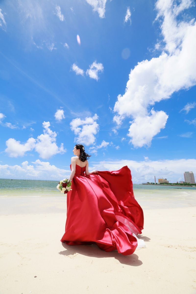 上品なドレスに包まれた美しい新婦様のソロショット