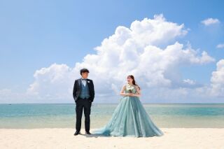 ♡ドレス２着♡チャペルは純白のドレス＆ビーチは淡いカラードレスで思い描いた撮影に