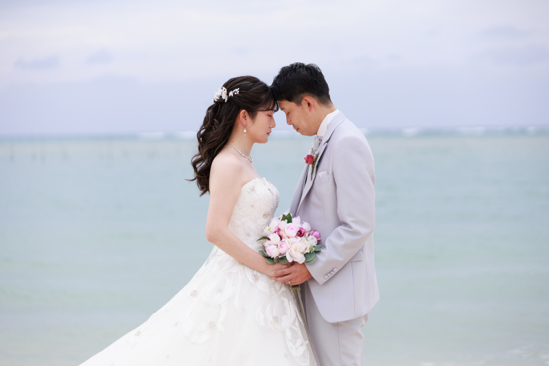 優しい自然光に包まれて、おふたりの幸せオーラ全開