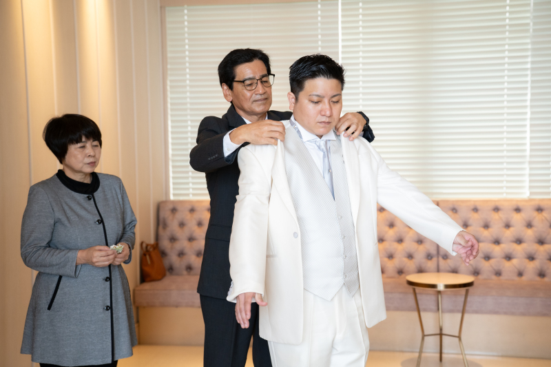 父の手で紡がれる、未来への第一歩