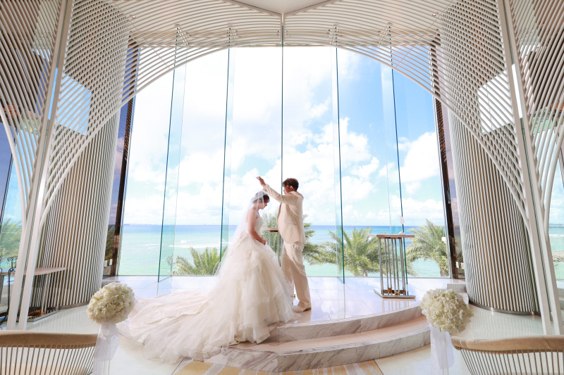 2人のシルエットが言葉にできないほどロマンチック