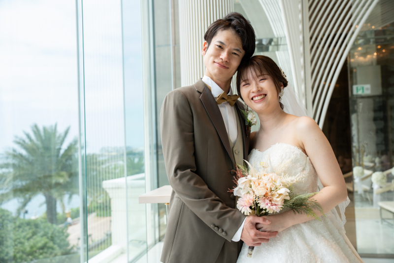 笑顔で寄り添う、幸せあふれるひととき