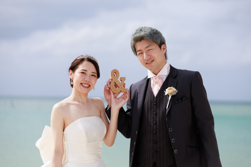 《ご新婦様》&《ご新郎様》背景には穏やかなビーチ