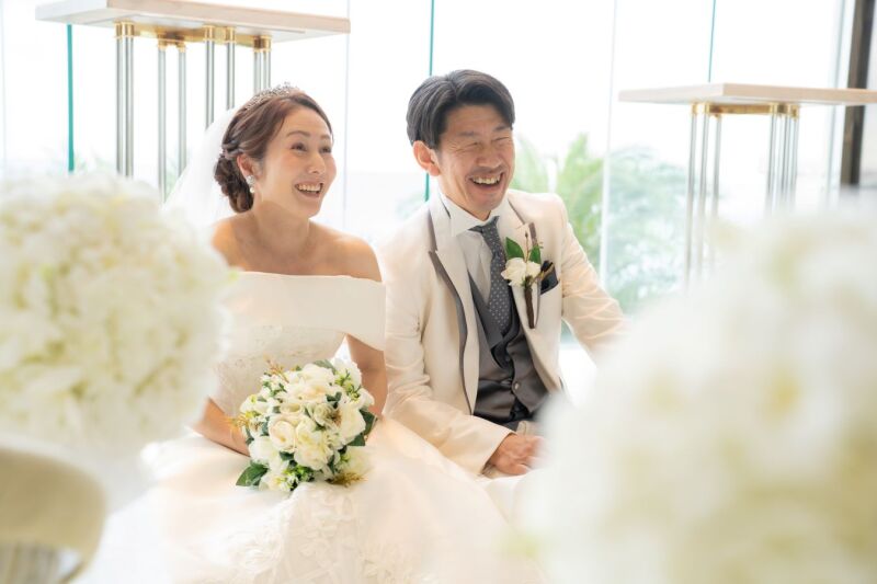 挙式風撮影を終えてリラックスしたほっこりショット