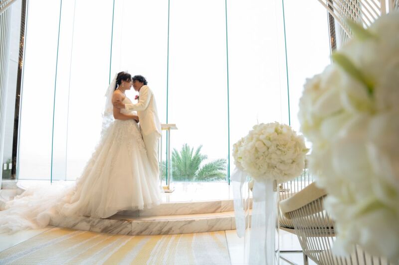 祭壇では向かい合って、誓いの口づけ♡挙式風シーン