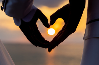 青いビーチとロマンチックムード満点なサンセットも一緒に♪