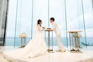 海の見えるチャペルで、二人きり