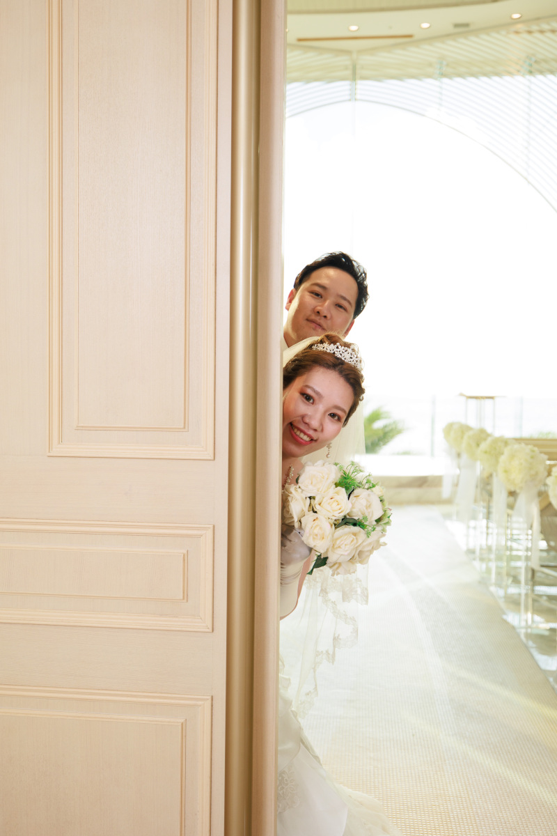 大扉からぴょこっと♪