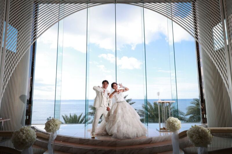 青い海へピース！ふたりの門出