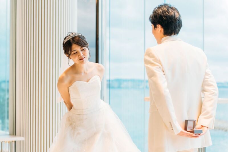 秘密の指輪をのぞく瞬間