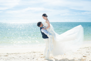 白ドレス+白ドレス(ビーチ＆チャペル）