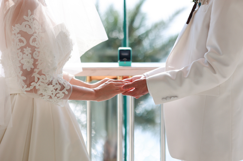 指輪交換シーンへ！後ろのリングボックスにもご注目