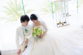 チャペルとビーチとカラードレスと