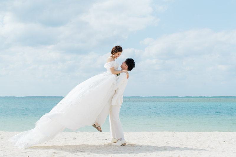 幸せを抱きしめて、青空の下で