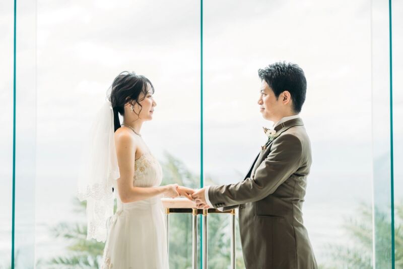 祭壇で誓うまなざし