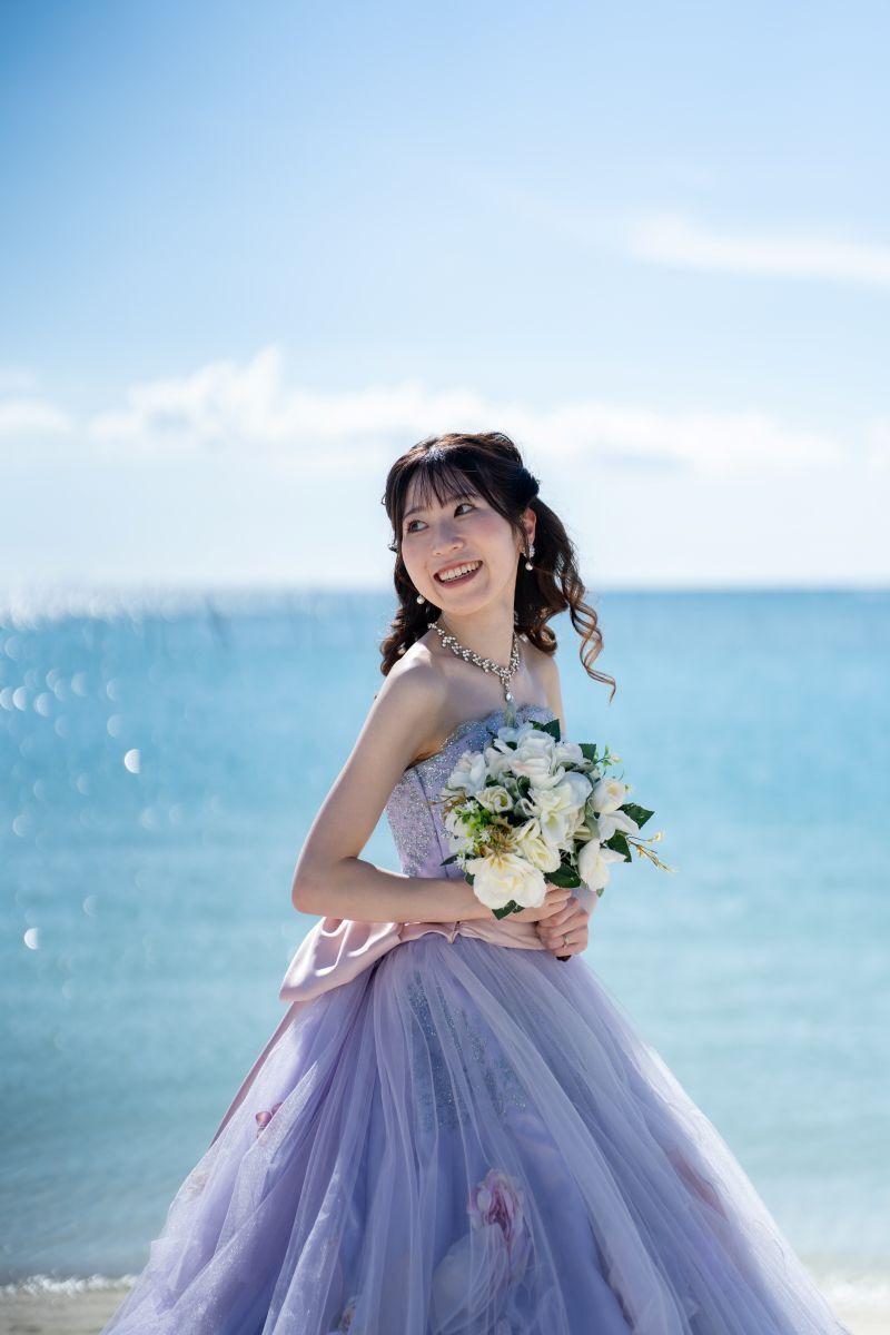 上品なドレスに包まれた美しい新婦様のソロショット