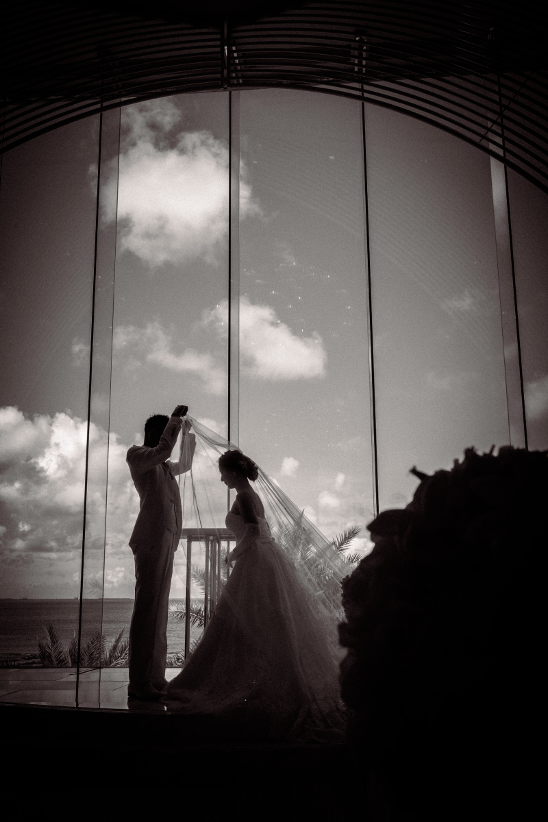 2人のシルエットが言葉にできないほどロマンチック