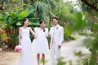 ＼仲良し家族の絆が深まる／自然をたっぷり感じながら、笑顔の沖縄ビーチウエディング