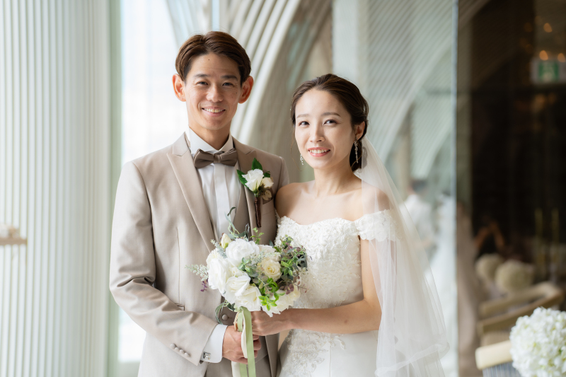 優しい自然光に包まれて、おふたりの幸せオーラ全開