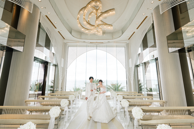 ♪♪の沖縄の海を背景に素敵なウエディング♪♪