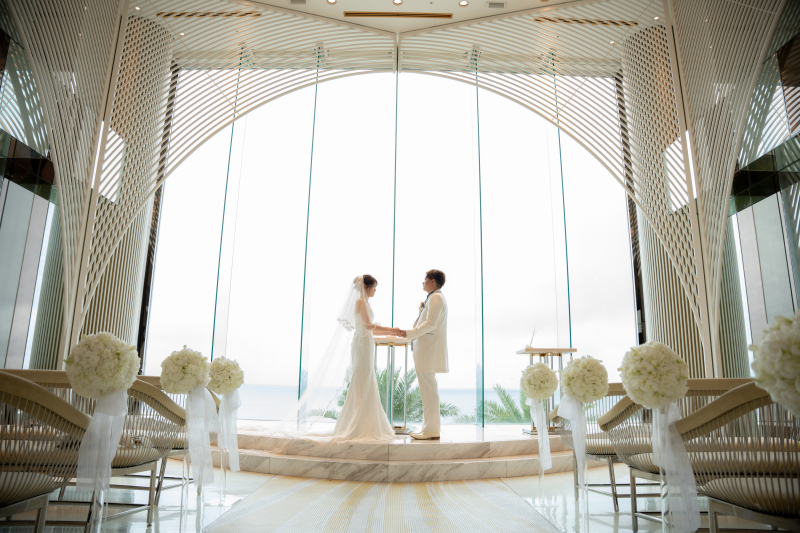 海が一望できるチャペル