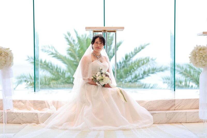 上品なベールに包まれた美しい新婦様のソロショット