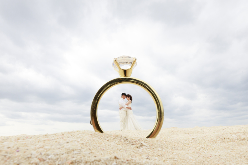 指輪を覗くと・・・