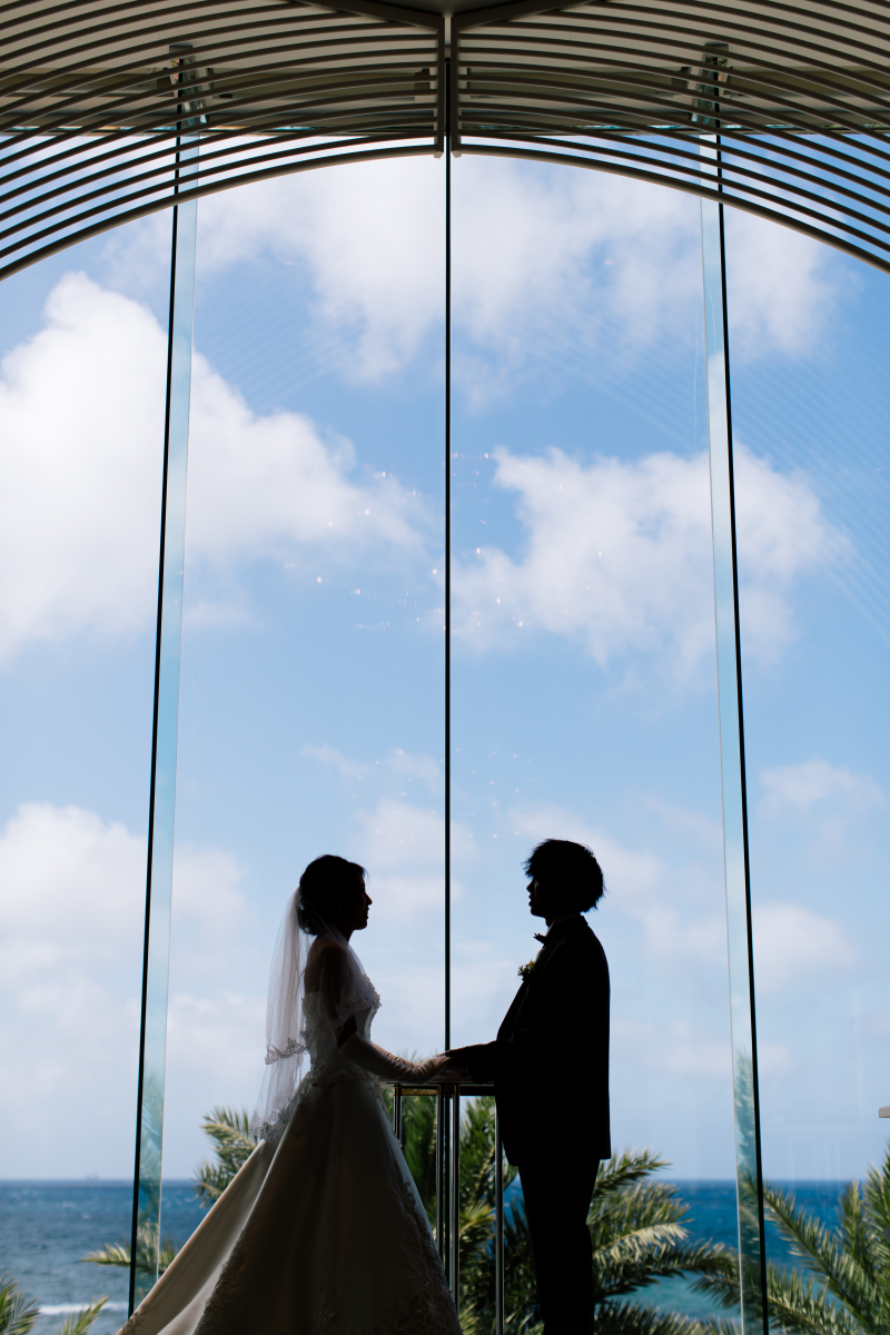 永遠を誓うおふたりの素敵なシルエットショット