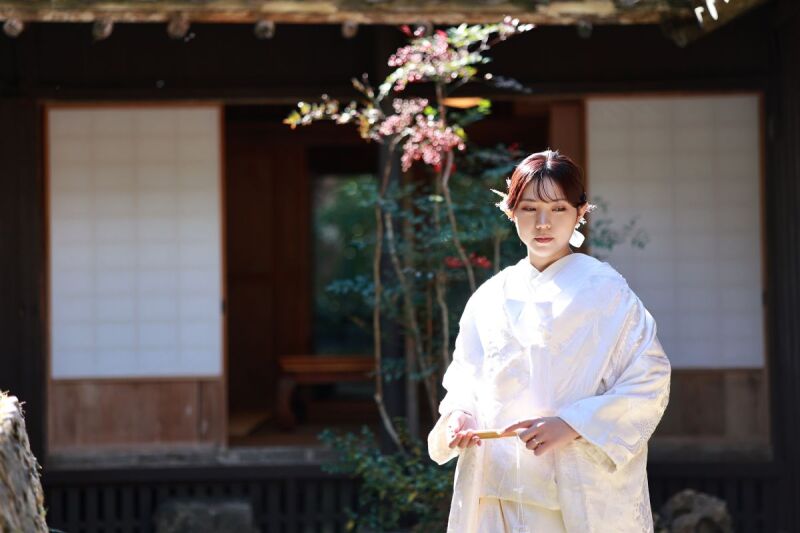 清らかな美しさ、白無垢の花嫁