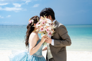 ビーチ＆チャペル（カラー・ウエディングドレス）