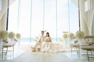 沖縄の海を一望できるチャペルでお撮影♪