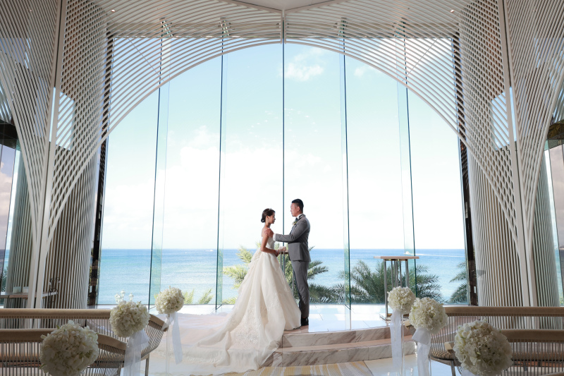 自然に抱かれるようなロケーションで愛を誓う