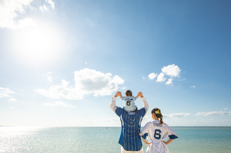 沖縄自慢のビーチでファミリーフォト☆