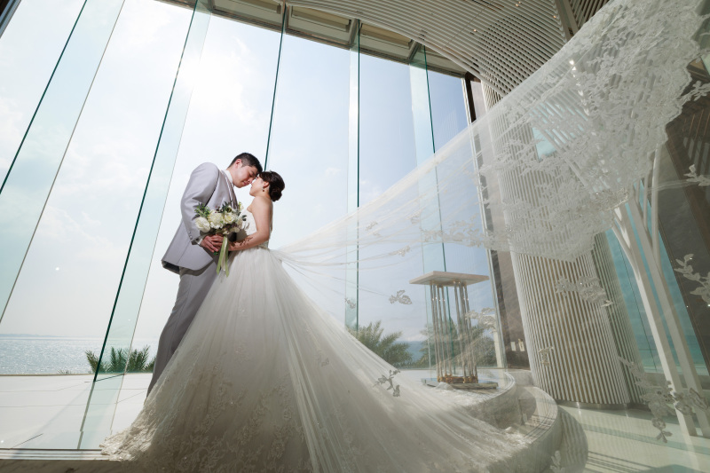 2人のシルエットが言葉にできないほどロマンチック