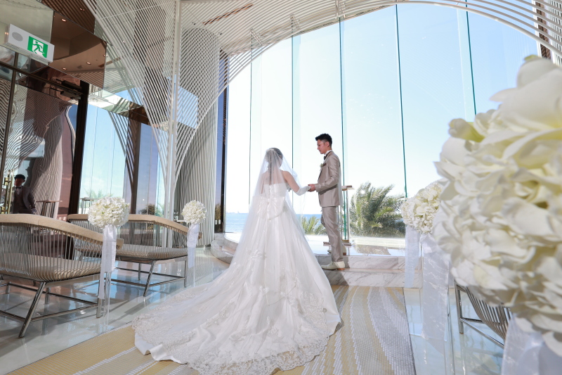 沖縄の海を一望できるチャペル