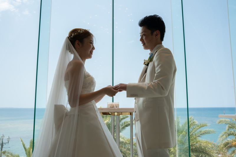 手を取り合って♪