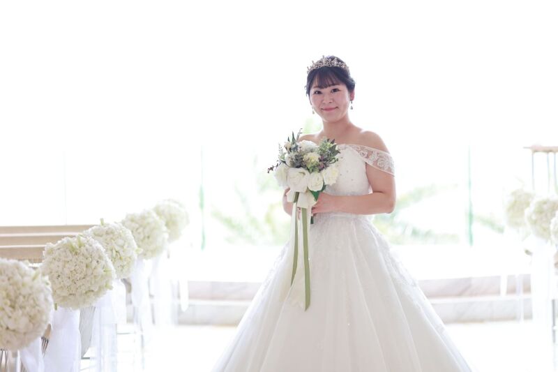 チャペルで輝く花嫁さまのソロショット☆