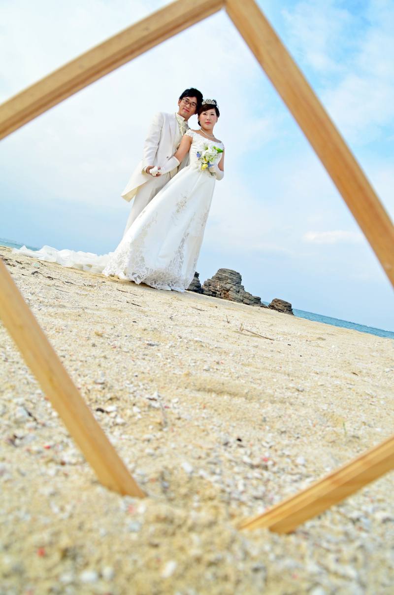 海とフォトフレームと幸せとお２人。