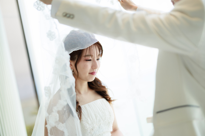 ご新郎様からのベールアップ