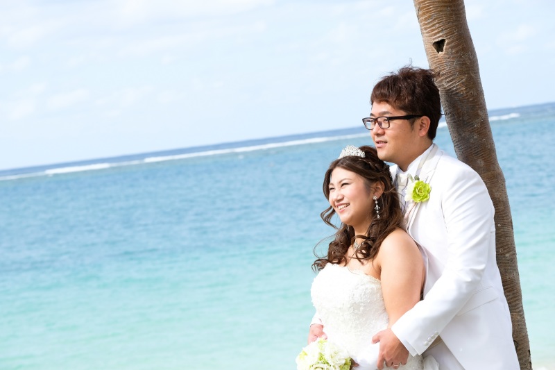 南国の木にもたれて