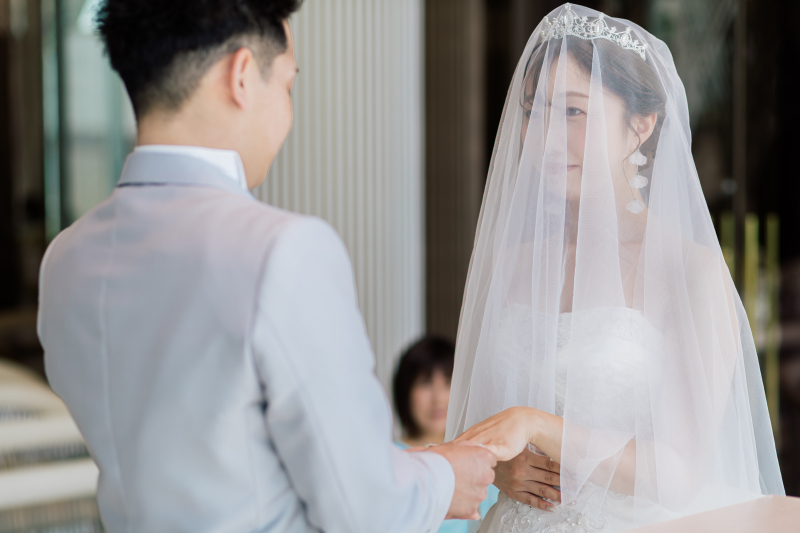 〈指輪交換〉静かな神秘的なチャペルで誓うとき☆彡