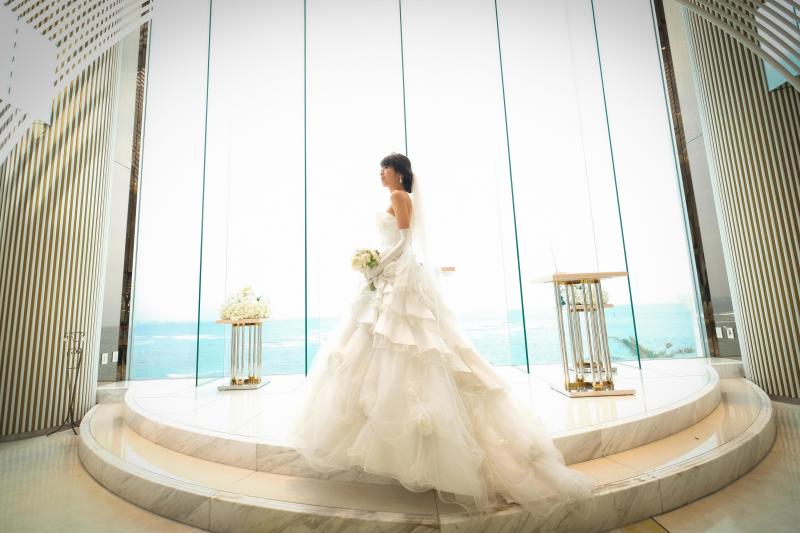 海の見えるチャペルの祭壇で