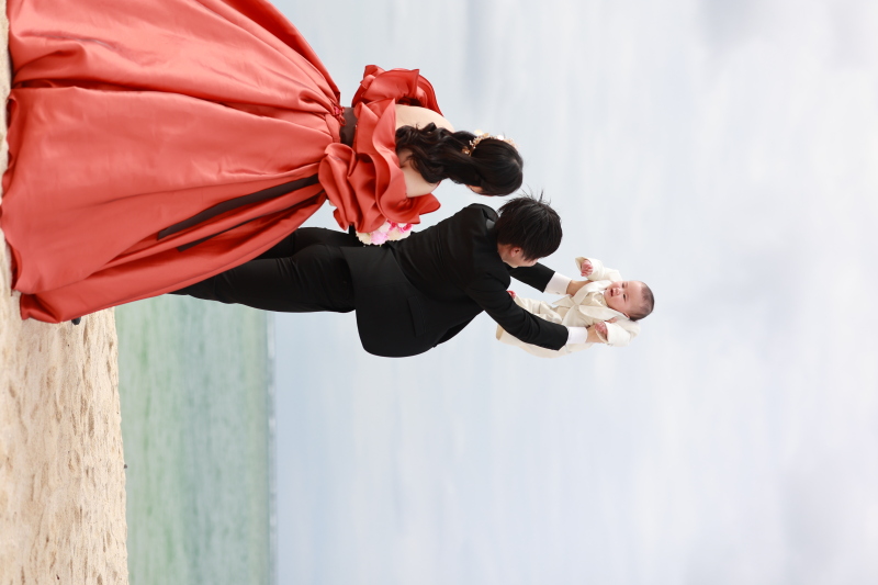 沖縄の自然の中で、家族の思い出を